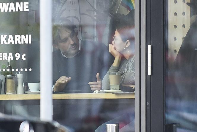 Kinga Rusin i Marek Kujawa całuja się 