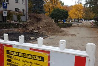 Rozkopy na osiedlu Przyjaźni w Lesznie. Będa nowe parkingi na ul. Niemieckiej