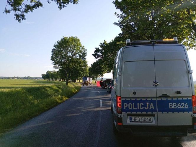Śmiertelny wypadek pod Bolesławcem. Nie żyje 52-letni kierowca busa