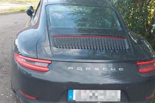 Pościg za kierowcą porsche. Wjechał do Polski z Niemiec i porzucił auto [ZDJĘCIA]