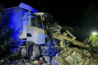 Kierowca tira wjechał w budynek. Kierowca nie miał szans