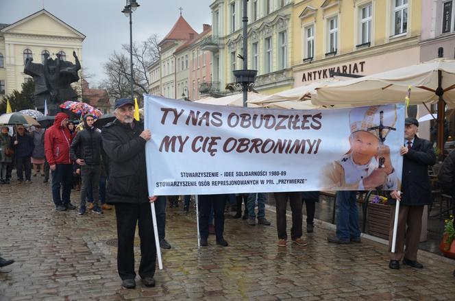 Tłumy ludzi na ulicach Bydgoszczy