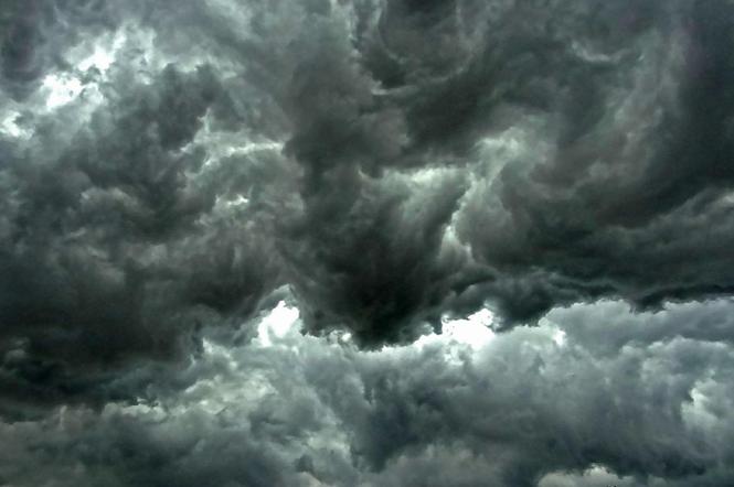 Potężny cyklon w Polsce. Przyniesie wichury i burze, a to nie wszystko! Kiedy skończy się pogodowe szaleństwo? 