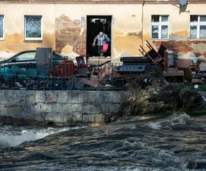 Sprzątanie po powodzi w miejscowości Lądek-Zdrój