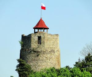 To jedno z najmniejszych miast na mapie Małopolski. Można w nim podziwiać sławny zamek