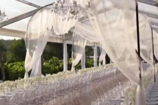 Takie stoły czekały na gości ślubu Roxie i Kevina. Ten widok aż dech zapiera!