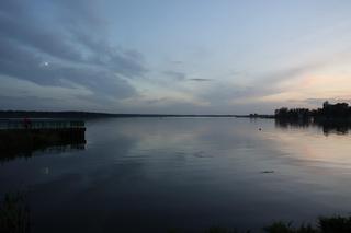 Późny jesienny zachód słońca nad Zalewem Zemborzyckim