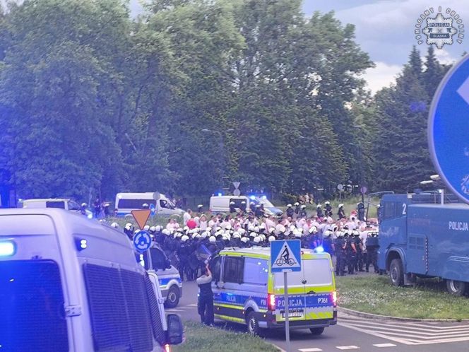 Przed meczem Polska-Mołdawia na Stadionie Śląskim miało dojść do bijatyki. Wkroczyła policja