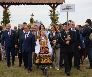 Korowód dożynkowy na dożynkach wojewódzkich 2025 w Świdniku