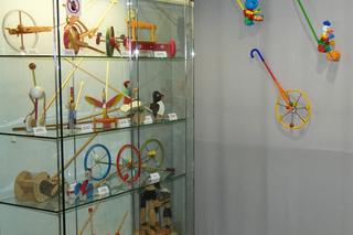 Wystawa Cuda na kiju w Muzeum Zabawek i Zabawy w Kielcach
