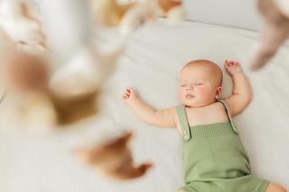 Sen niemowlaka w dzień: dlaczego nie warto budzić dziecka?