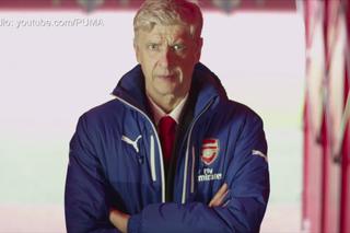 Koniec problemów z suwakiem. Arsene Wenger dostał nowy płaszcz [WIDEO]