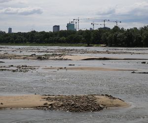 Wisła odsłania dno! Ekstremalnie niski poziom wody. Padnie kolejny rekord?