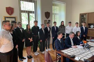 Finaliści i laureaci olimpiad i konkursów z I LO w Nowym Sączu