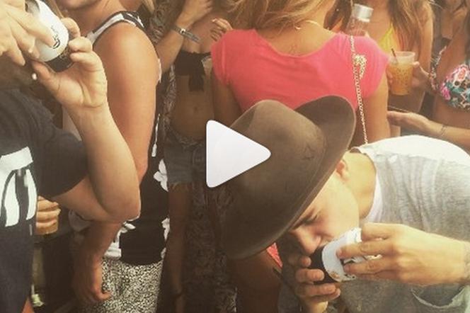 Instagram - Justin Bieber pije piwo na czas