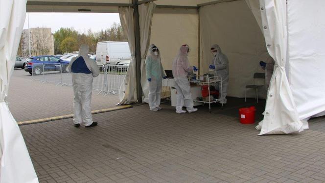 Lublin: Testy na koronawirusa w namiocie. Dla medyków za darmo. Ile zapłacą inni?