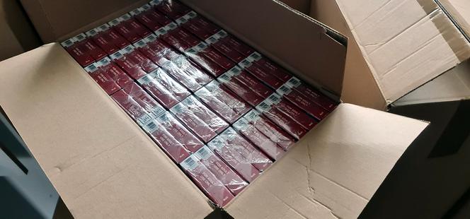Kradli samochody i rozbierali je na części. Dziupla samochodowa na Ochocie rozbita 