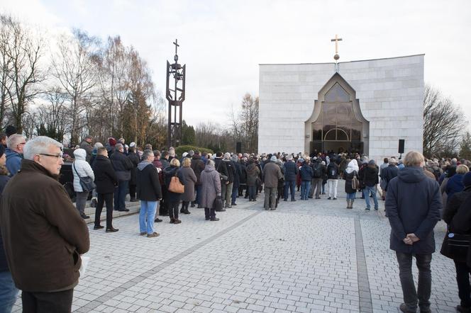 Podpalił się pod Pałacem Kultury i Nauki. Protestował przeciwko władzy. Mija sześć lat od samospalenia Piotra Szczęsnego