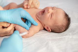Tych 4 rzeczy lepiej unikaj po szczepieniu dziecka