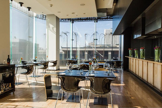 Gdzie zjeść business lunch w Warszawie? Oto najlepsze restauracje na spotkanie biznesowe! [PRZEGLĄD]