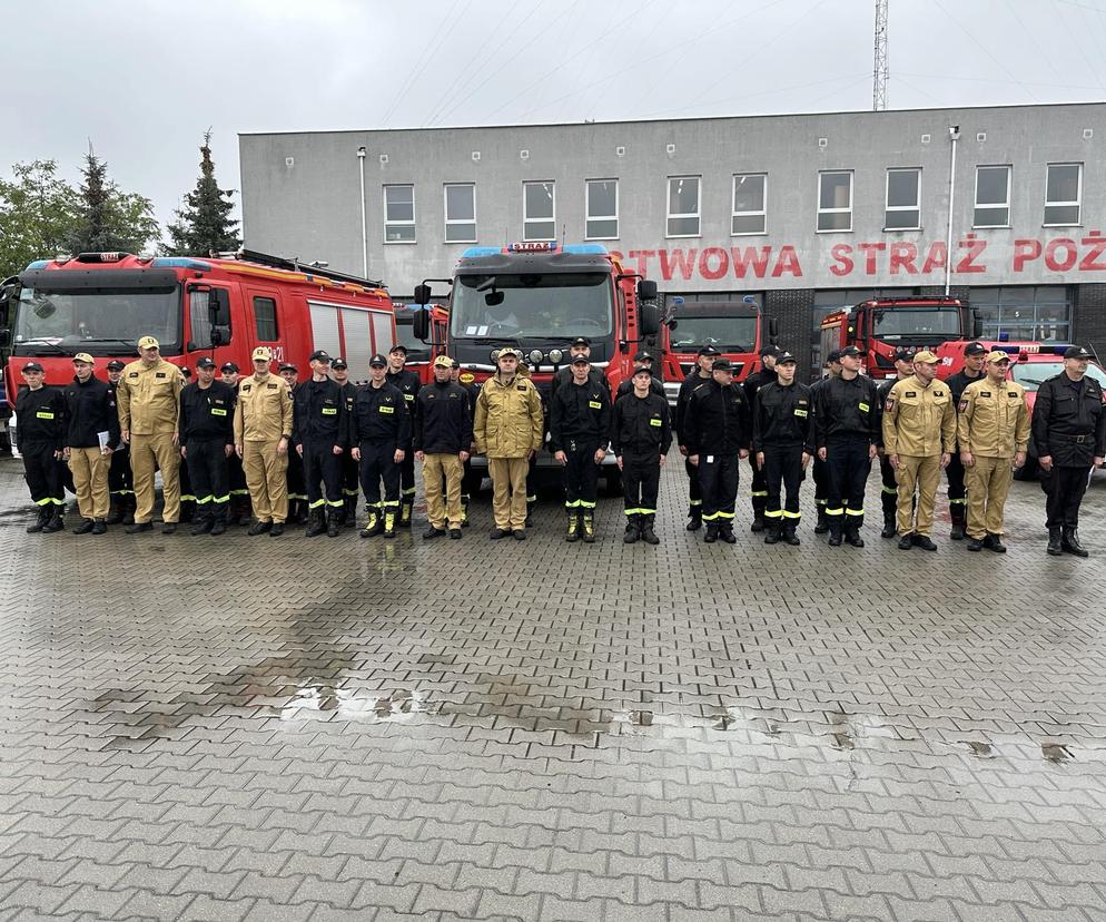 Powódź w Polsce. Strażacy i policjanci z Poznania ruszają na pomoc