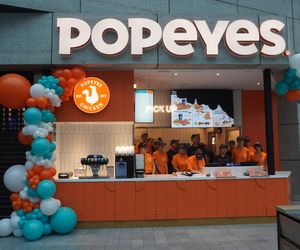 Tłumy na otwarciu Popeyes w Olsztynie. Rekordzista czekał w kolejce ponad 20 godzin