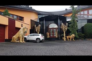 Pałac braci Koral imponuje przepychem. Złote lwy stoją na straży przed drzwiami wejściowymi [GALERIA]