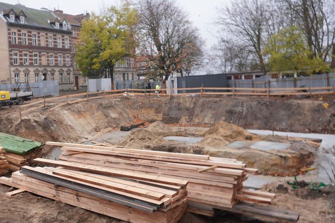 Postępują prace nad nowym apartamentowcem w centrum Olsztyna. Zobacz nowe zdjęcia