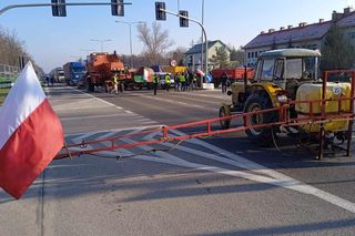 Trwa strajk rolników. Blokada S5