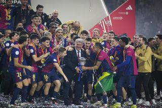 Tak Barcelona cieszy się z Superpucharu Hiszpanii