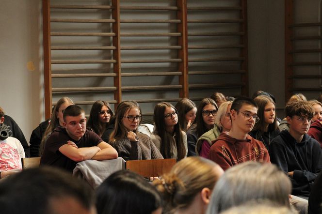 Dominik Dąbrowski spotkał się z młodzieżą III LO w Grudziądzu cz. II