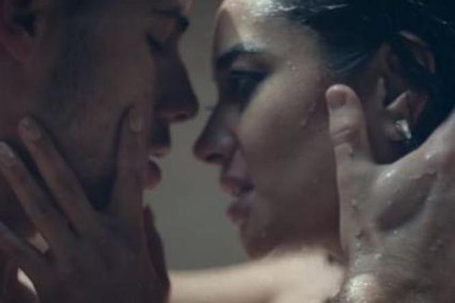 Teledysk Under You Nick Jonas