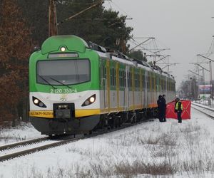 Kolejne potrącenie na „torach śmierci”. Nie żyje mężczyzna. PKP uspokaja i przypomina: „planujemy budowę podziemnych przejść”