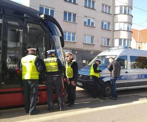 Nagłe zatrzymanie tramwajów przy Piotrkowskiej. Interweniowali ratownicy medyczni