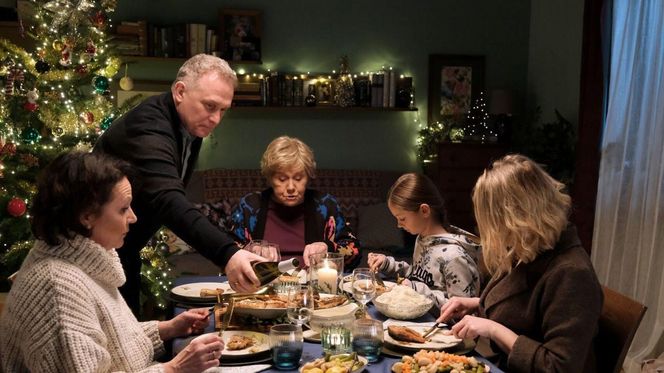 M jak miłość odc. 1854. Judyta (Paulina Chruściel), Marysia (Małgorzata Pieńkowska), Artur Rogowski (Robert Moskwa), Barbara (Teresa Lipowska), Hania (Wiktoria Basik)