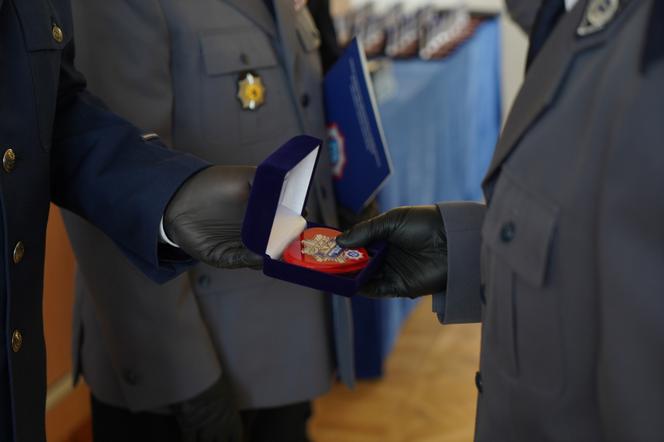 Wyróżnienia dla grudziądzkich policjantów. Otrzymali Kryształowe Serca!