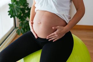 Pozycji do porodu nie brakuje. Nie musisz ich wcześniej ćwiczyć, dobrze będziesz wiedziała, co robić