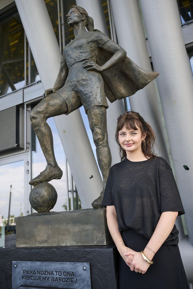 W Gdańsku odsłonięto pomnik piłkarki - superbohaterki