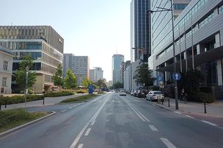 Ulica w sercu Warszawy zostanie rozbudowana. Będzie wygodna i pełna zieleni