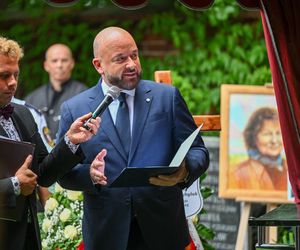 W dniu pogrzebu Joanny Kołaczkowskiej pochowano także wielką polską poetkę 