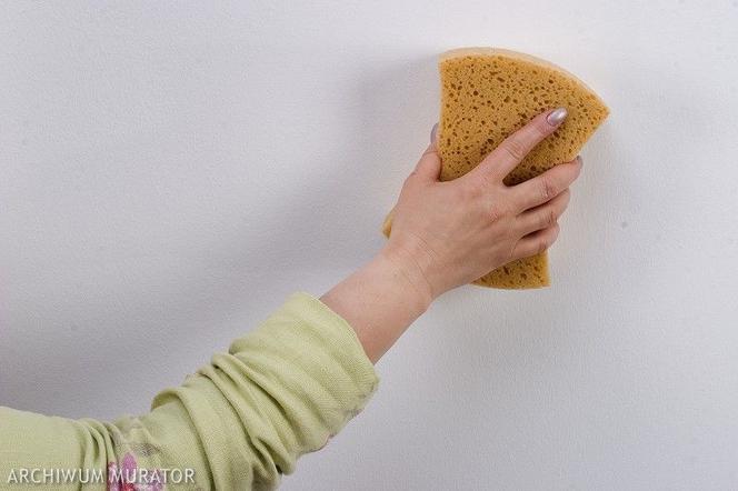 Tapetowanie ścian krok po kroku