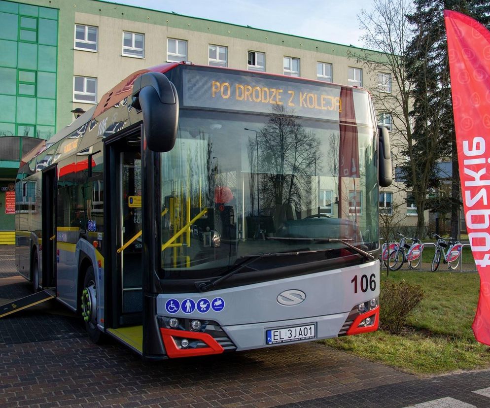 Marszałek województwa łódzkiego ogłosiła w poniedziałek, że komunikacja autobusowa Łódzkiej Kolei Aglomeracyjnej będzie bezpłatna bezterminowo. Od początku roku do końca sierpnia z tej oferty skorzystało w Łódzkiem już 230 tys. pasażerów.