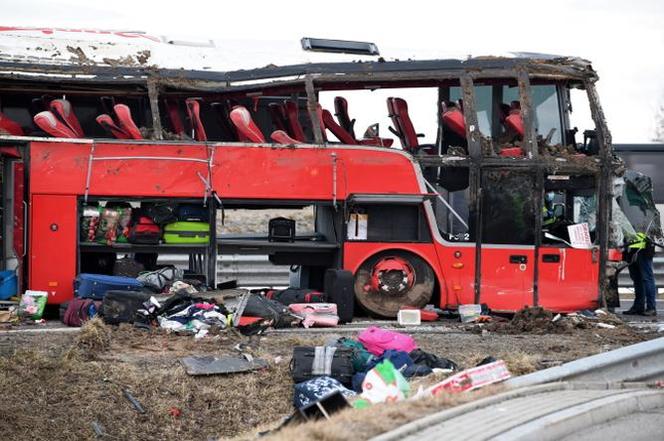 Tragiczny wypadek na A4. Autobus wypadł z autostrady. Nie żyje 5 osób