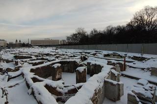 Fundamenty Pałacu Saskiego zostawione na pastwę śniegu i mrozu. To niszczenie zabytkowej substancji