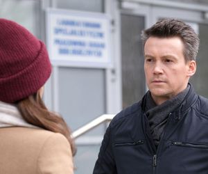 M jak miłość odcinek 1871 ostatni - finał sezonu. Kasia (Paulina Lasota), Jakub Karski (Krzysztof Kwiatkowski)