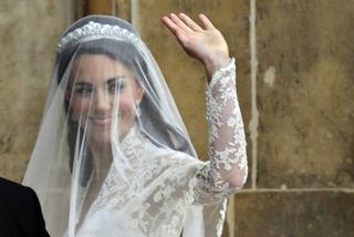Suknia ślubna Kate Middleton - jak wyglądała, kto zaprojektował ZDJĘCIA i WIDEO