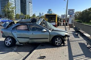 Kierowca hondy wbił się w autobus miejski. Potworny wypadek w Warszawie