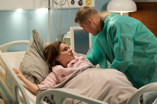 M jak miłość, odc. 1878. Paweł (Rafał Mroczek), Franka (Dominika Kachlik)