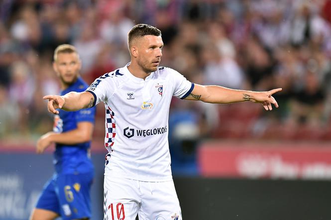 Lukas Podolski zadebiutował już w Górniku, teraz jest spodziewany w podstawowym składzie.