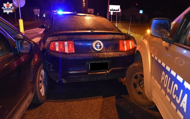 Lubelskie. Pijany prowadził auto, nie zatrzymał się do kontroli i nie miał prawka. Po pościgu zderzył się z radiowozem